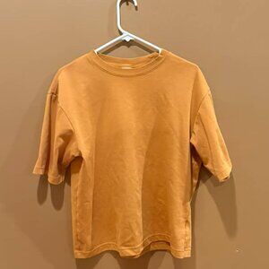 Uniqlo classic unisex golden tee